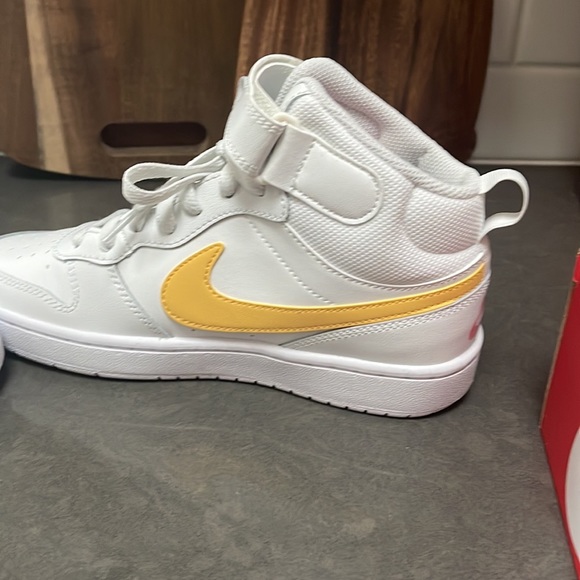Nike Court Borough Mid 2 (GS) 5.5Y or Woman’s 7 - Picture 7 of 8